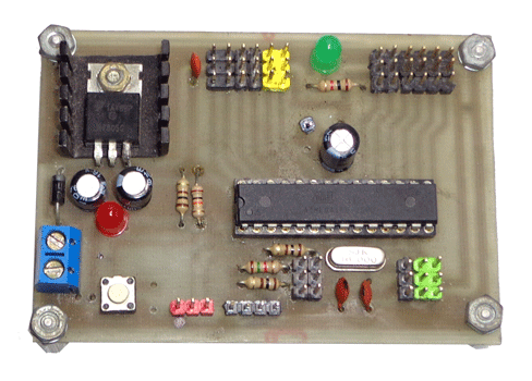A placa X-DUINO com o LED verde embutido, conectado por padrão no pino 13 do Arduino. 